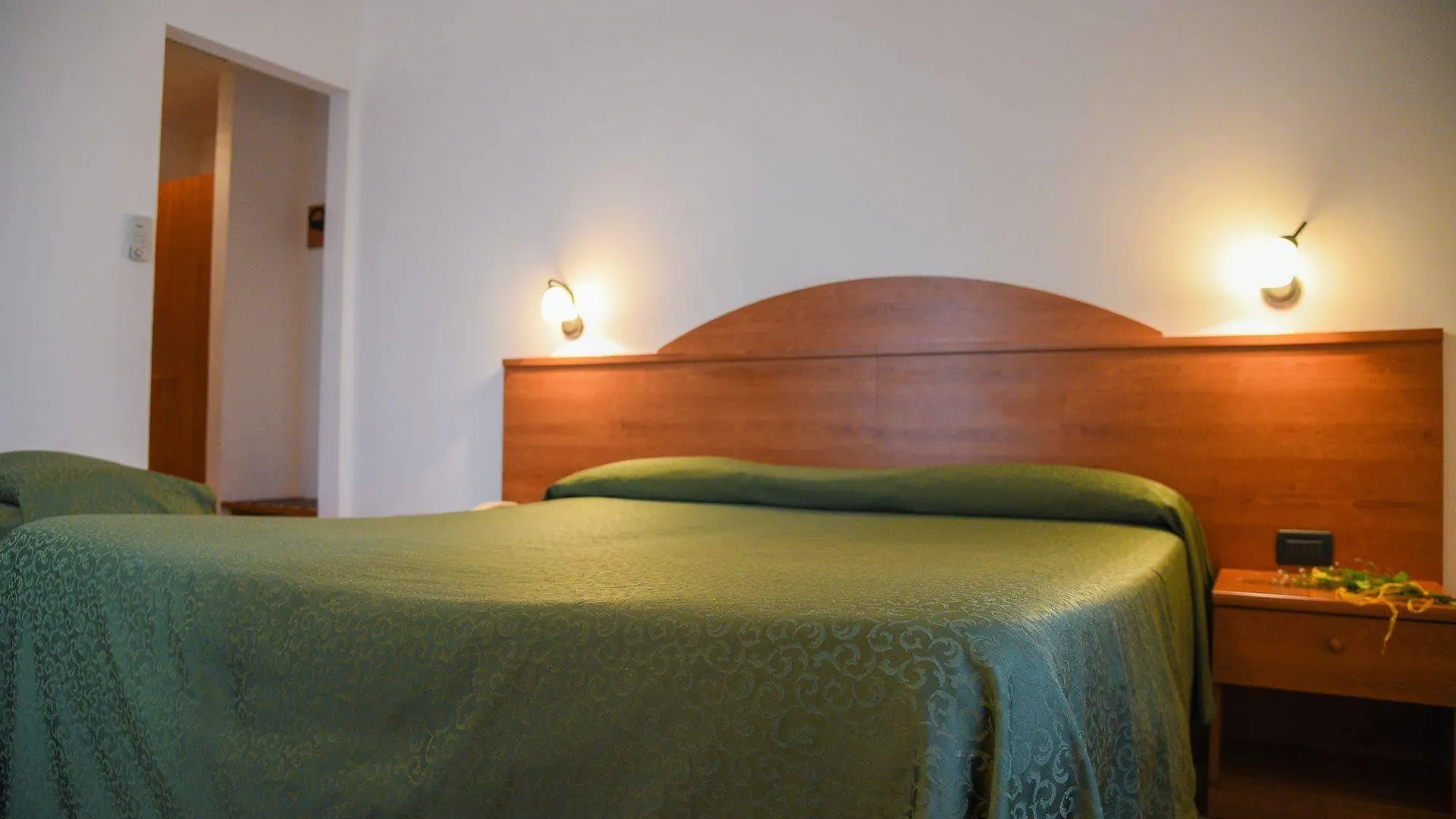 ***  Carlo's Hotel Castagneto Carducci Italia